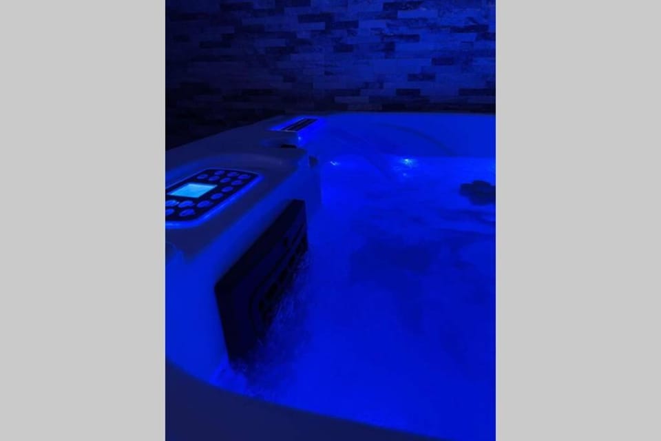 Joli T2, jacuzzi, lit rond, jardin, parking privé, métro Apartment in Toulouse