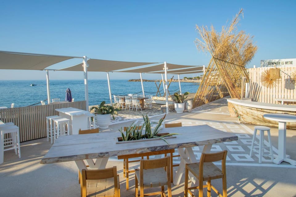 Restaurant/places to eat, View (from property/room), Balcony/Terrace, Lounge or bar, Dining area, Sea view