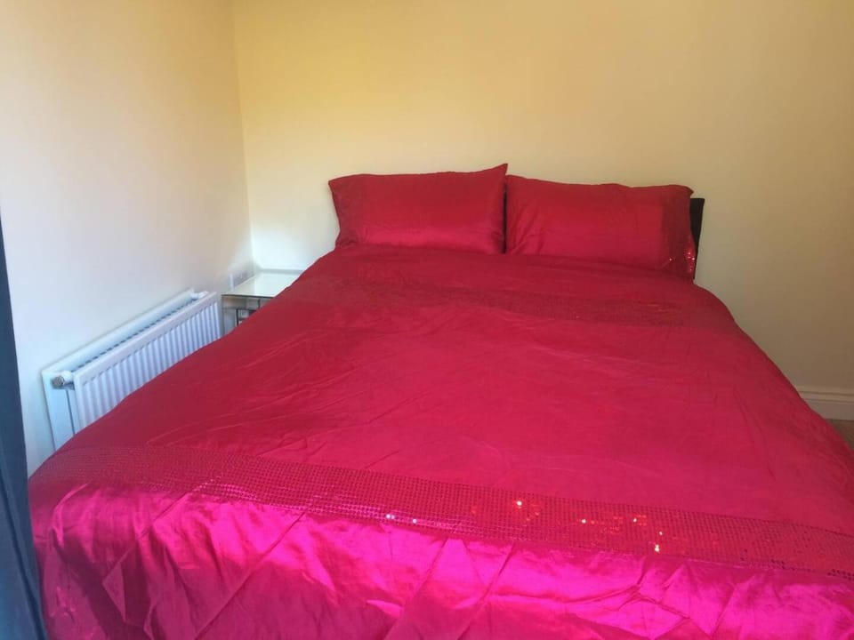 6 Bedroom House For Corporate Stays in Kettering House in Kettering