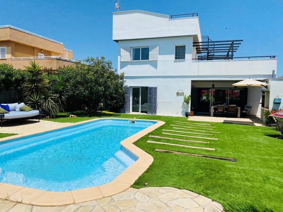 Property building, Swimming pool