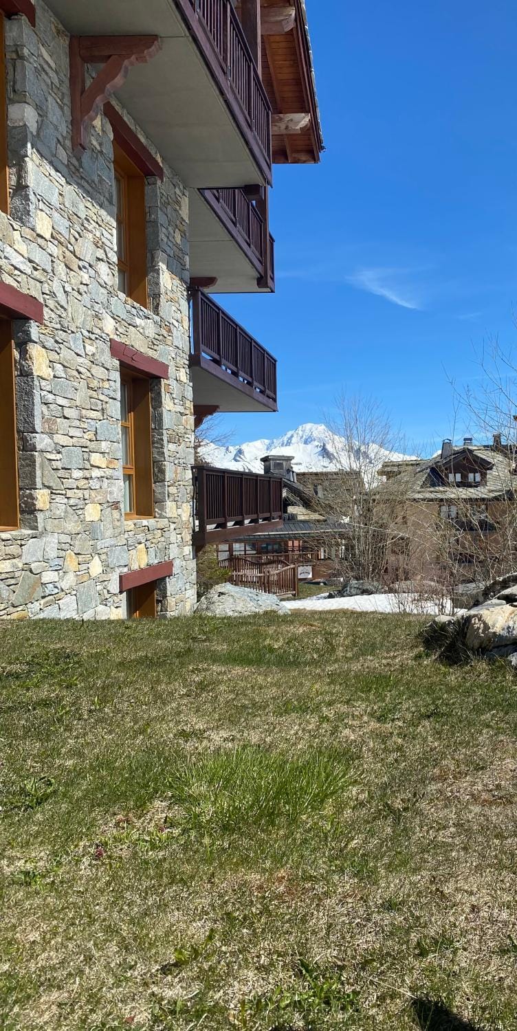 Property building, Day, Natural landscape, Garden view, Mountain view