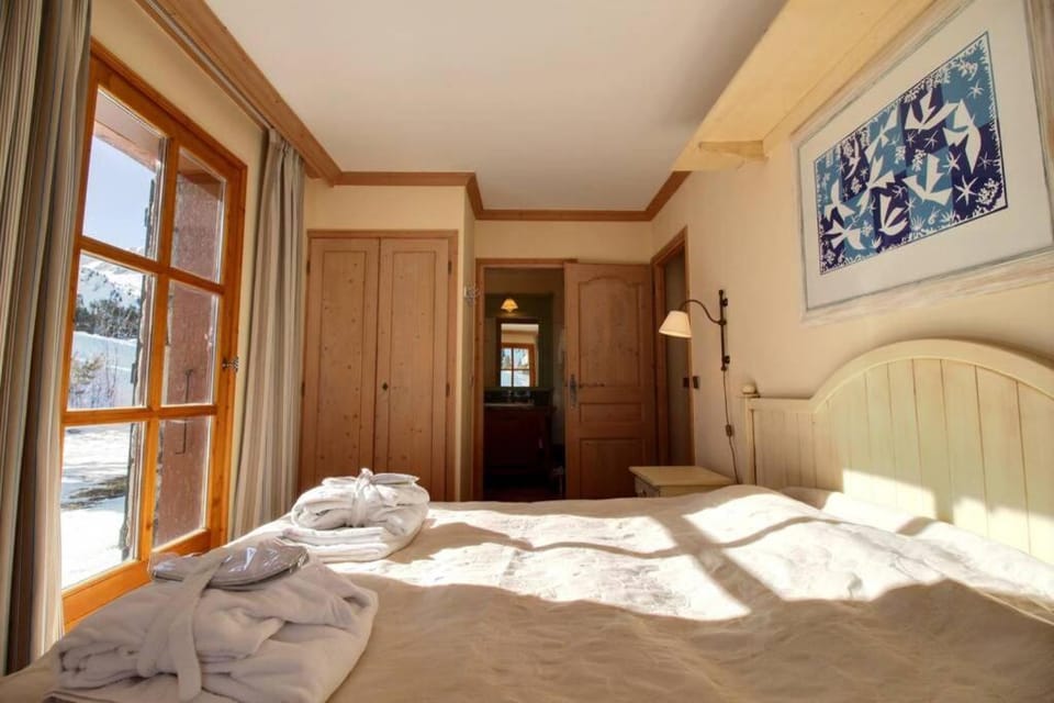 Bed, Photo of the whole room, Bedroom, towels, wardrobe
