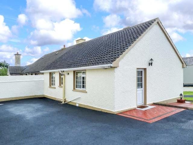 Property building, Patio, Parking