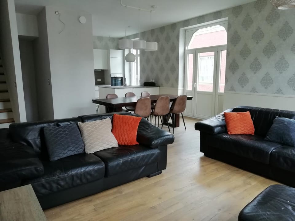 Living room, Seating area