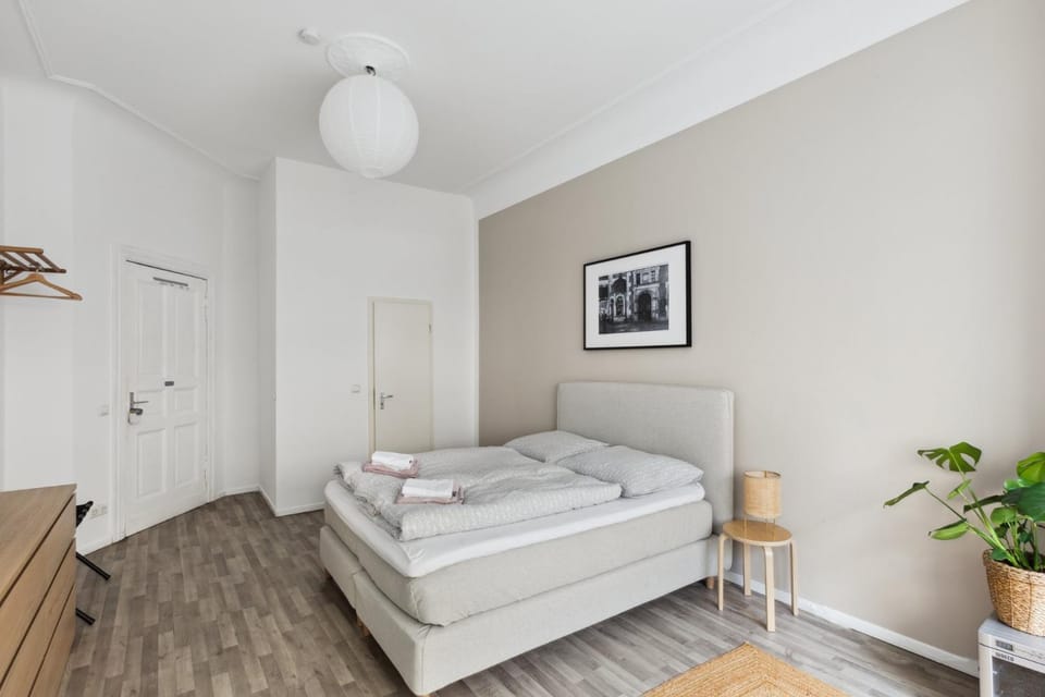 Bed, Bedroom, towels, wardrobe