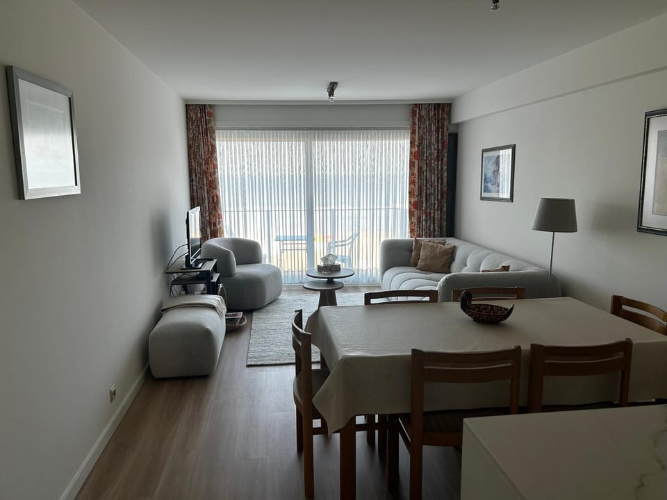 Seagull, Ruim en volledig vernieuwd appartement met zeezicht in Westende Apartment in Middelkerke