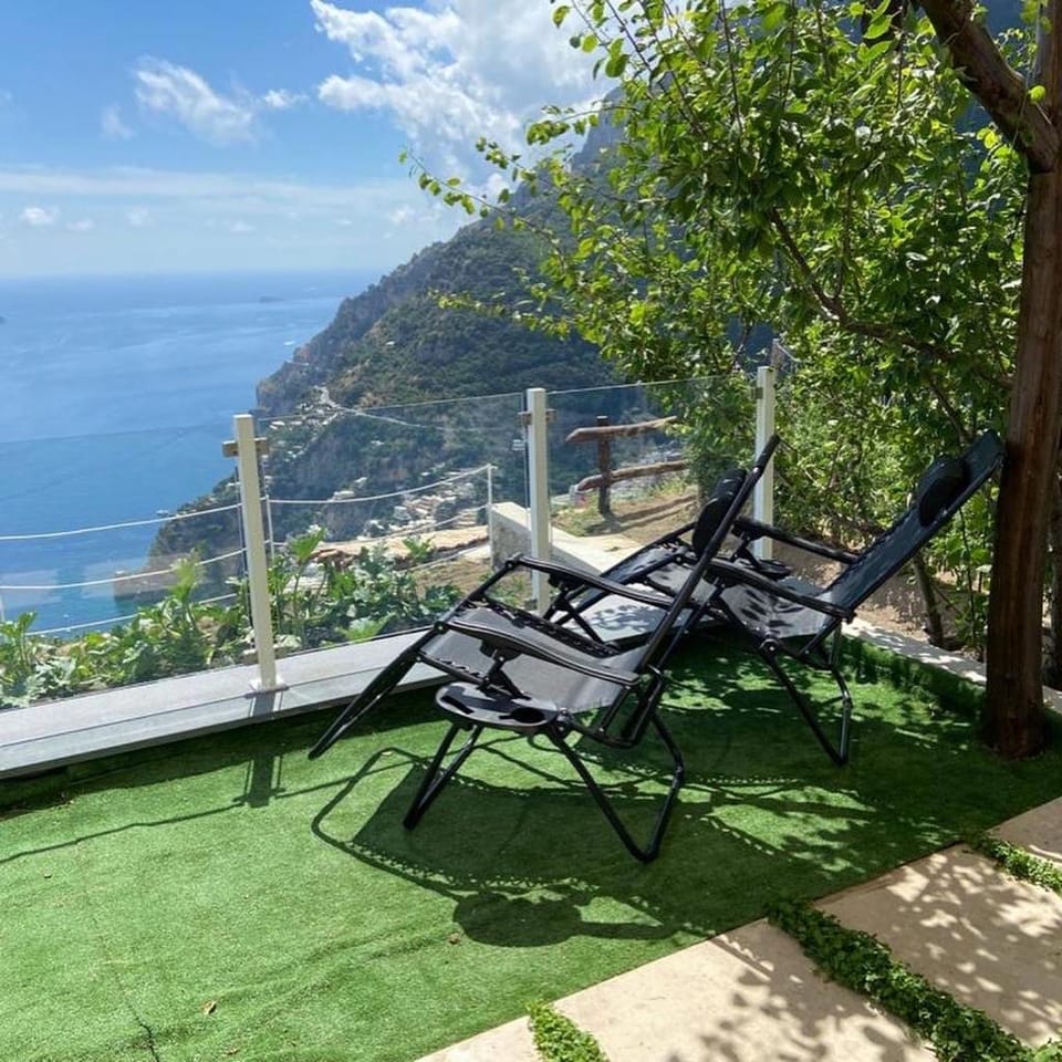 VILLA LA TAGLIATA spectacular jacuzzi tub amazing view and private parking garage House in Positano