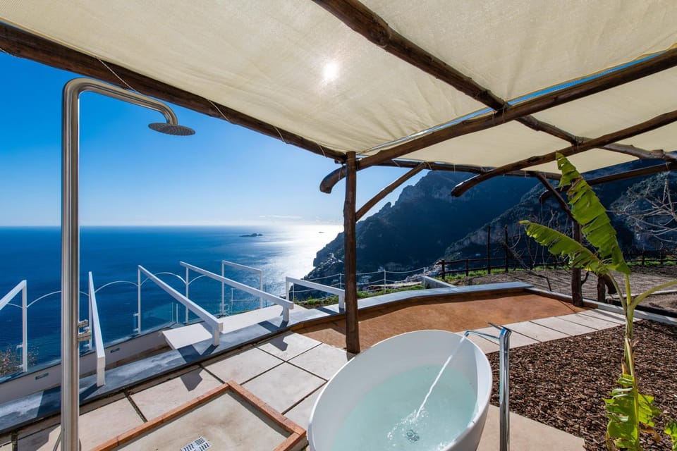 VILLA LA TAGLIATA spectacular jacuzzi tub amazing view and private parking garage House in Positano
