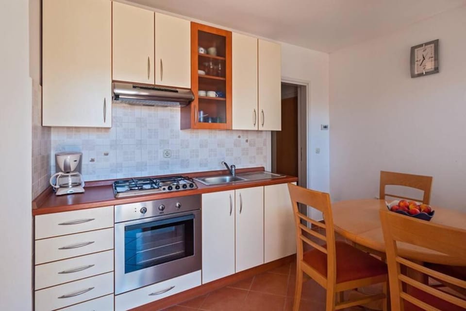 Peaceful apartment with beautiful sea view Apartment in Istria County