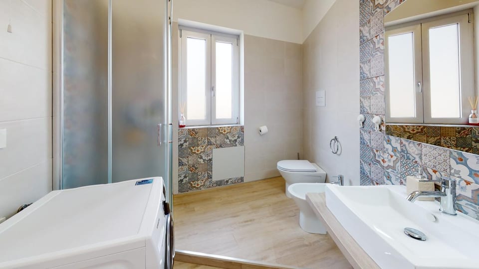 Shower, Toilet, Bathroom, bidet, towels