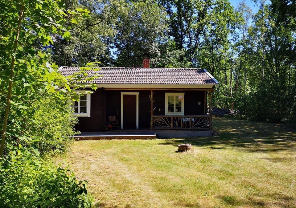 Property building, Patio, Facade/entrance, Day, Garden