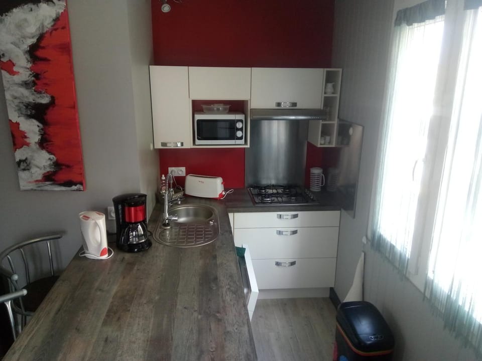 Kitchen or kitchenette, dishwasher, oven, pet friendly, stove, toaster