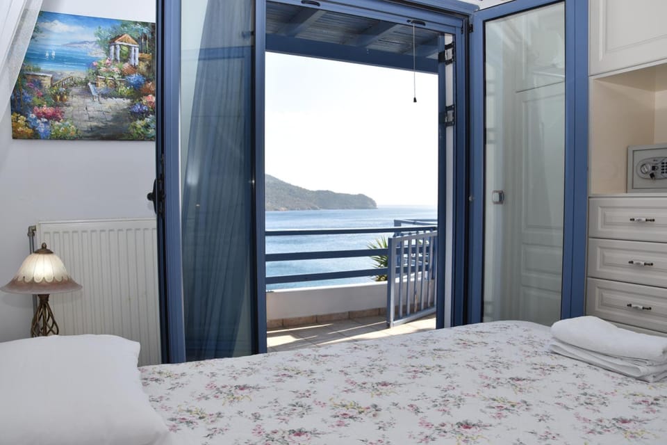 Bed, Sea view