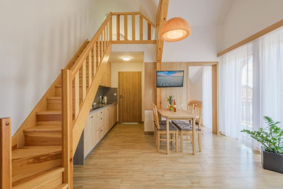 Kitchen or kitchenette, Living room, Seating area, Dining area