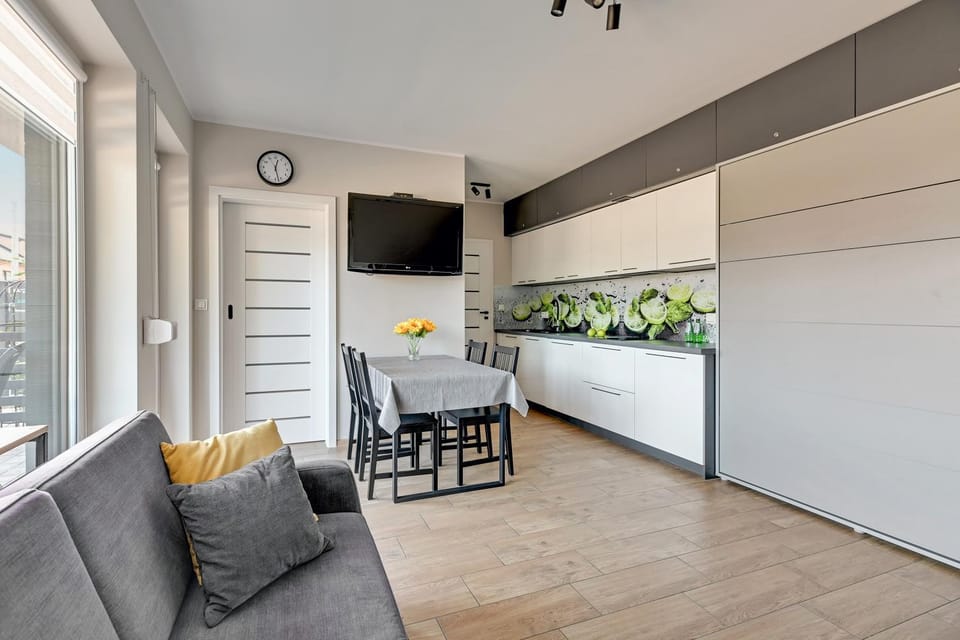 TV and multimedia, Kitchen or kitchenette, Living room, Seating area, Dining area