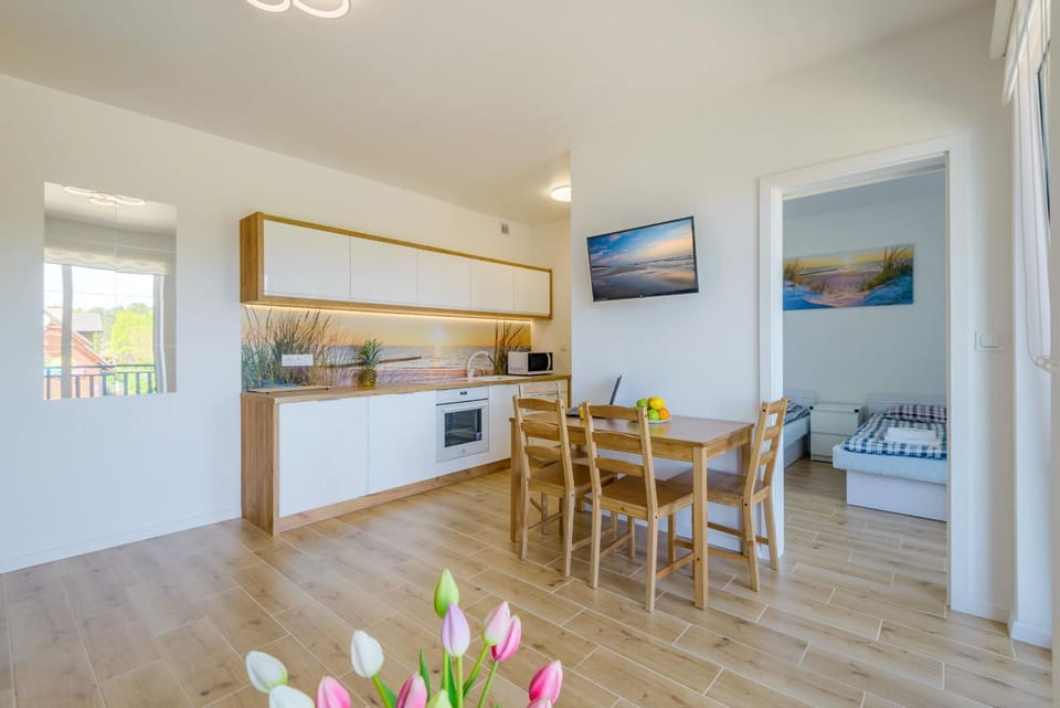 Kitchen or kitchenette, Dining area, minibar, stove