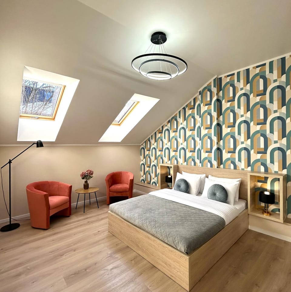 Bed, Photo of the whole room, Seating area, Bedroom