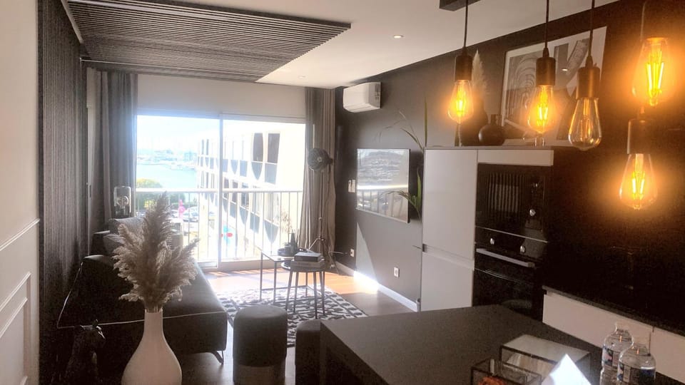 Appartement vue port et accès direct mer, centre ville de la Grande Motte prés de Montpellier Apartment in La Grande-Motte