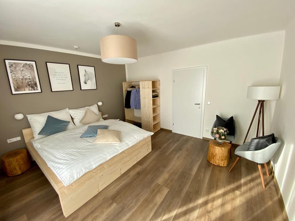 Photo of the whole room, Bedroom