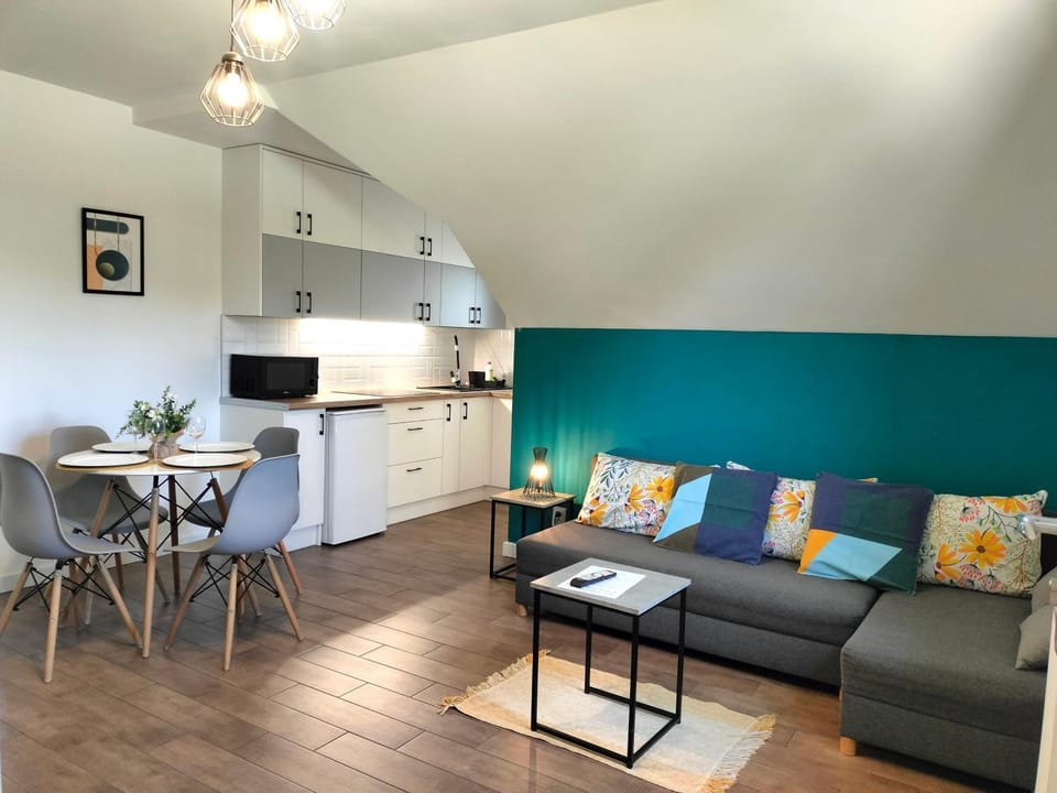 Kitchen or kitchenette, Living room, Seating area, Dining area