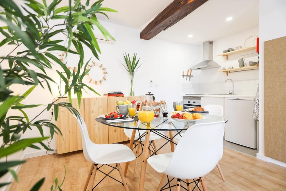 Food and drinks, Dining area, Food, Drinks