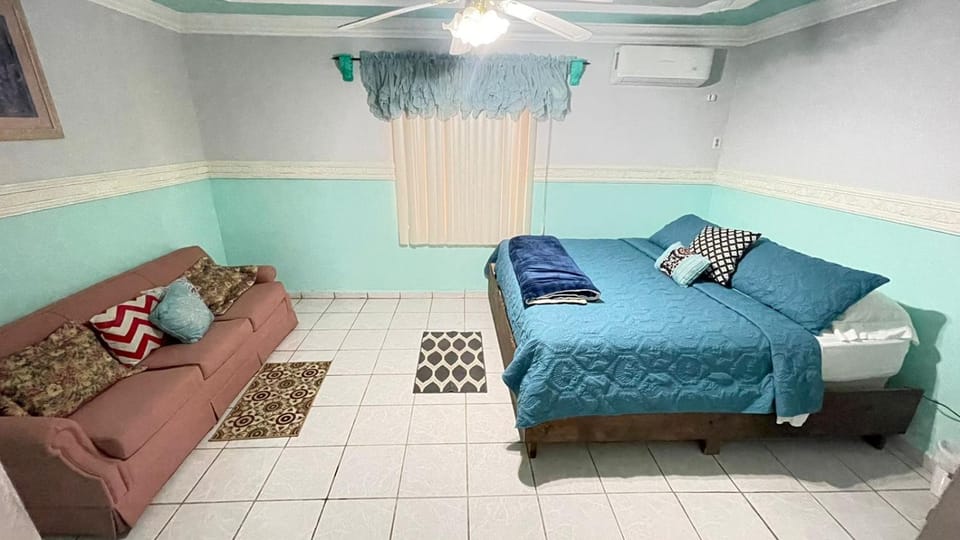 Brenda alicia House in Rocky Point