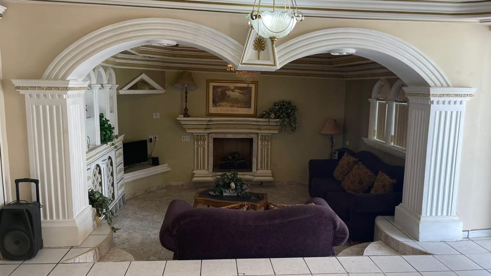 Brenda alicia House in Rocky Point