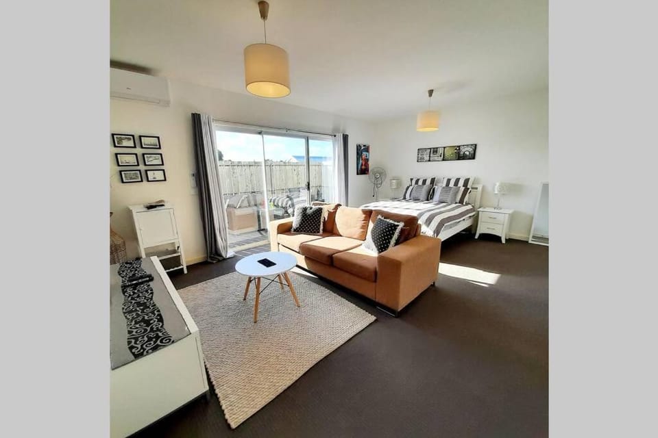 Modern 3 bedroom apartment, beach, surf & shops Apartment in Cape Woolamai