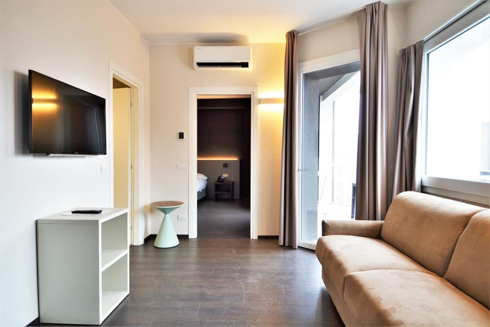 Communal lounge/ TV room
