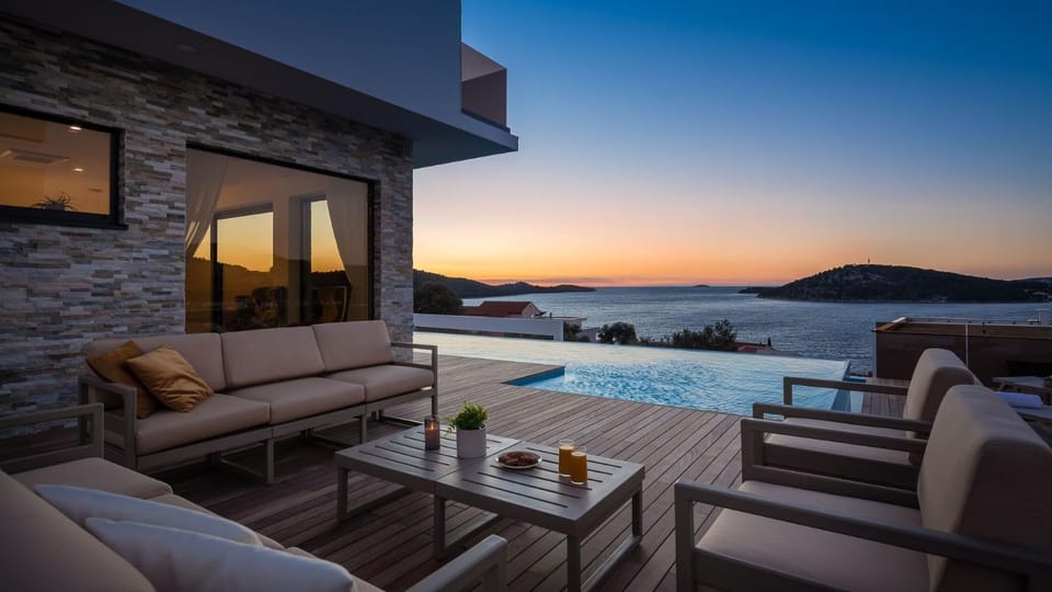 Sea view, Swimming pool