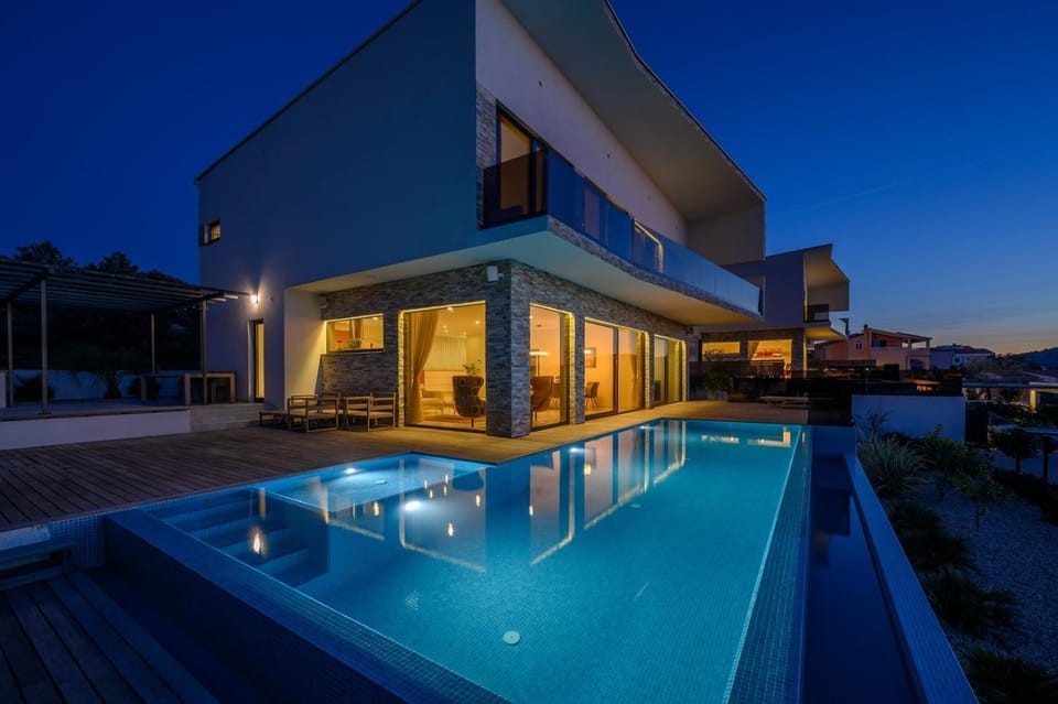BBQ facilities, Sea view, Swimming pool