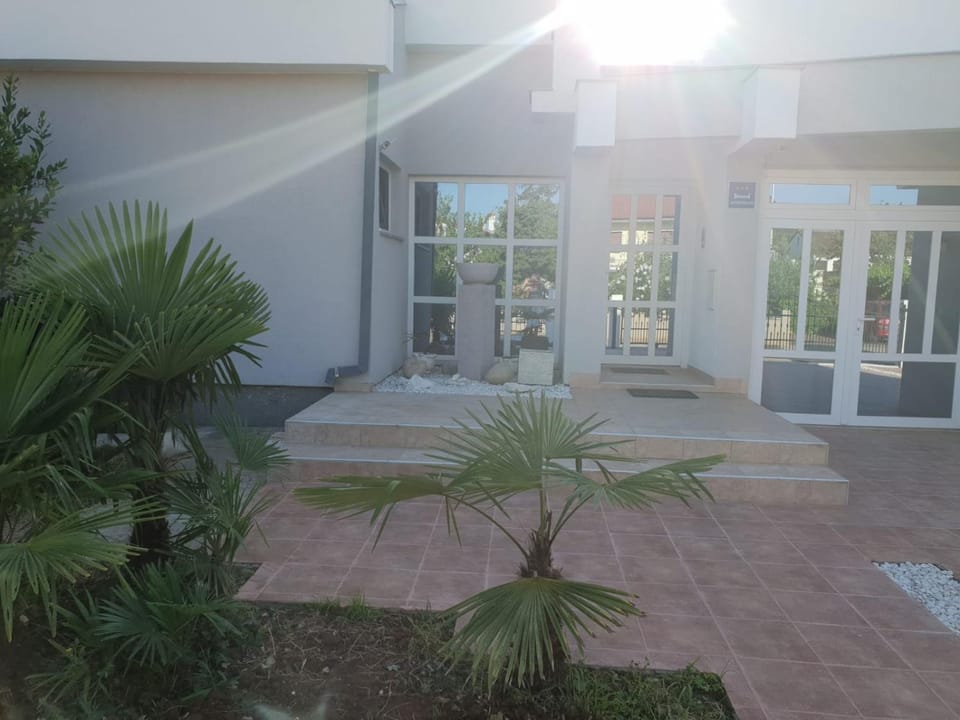 White Pearl with free EV Ch-Station Apartment in Fažana