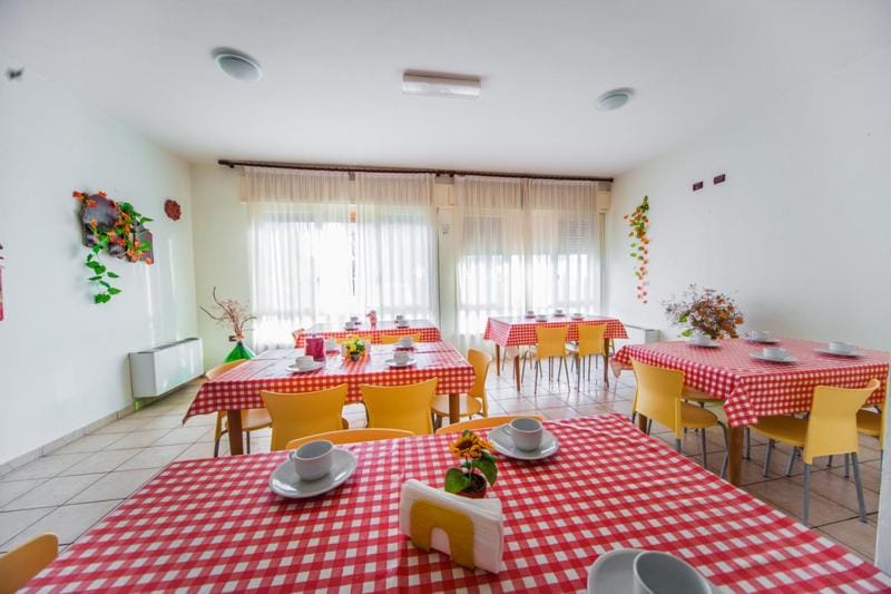 Dining area, Breakfast