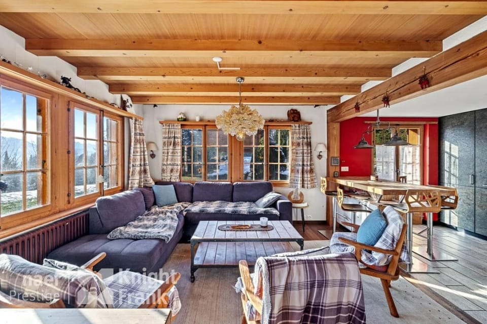 Chalet familial traditionnel Chalet in Canton of Valais