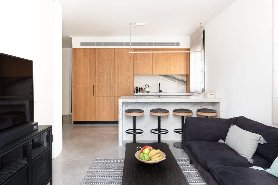 Kitchen or kitchenette, Living room, Seating area, Dining area