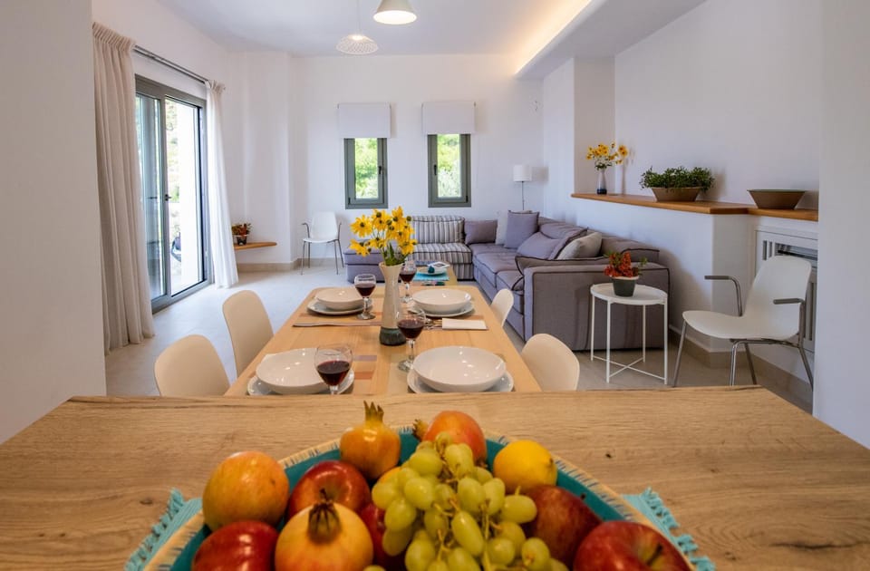 Seating area, Dining area, kitchen