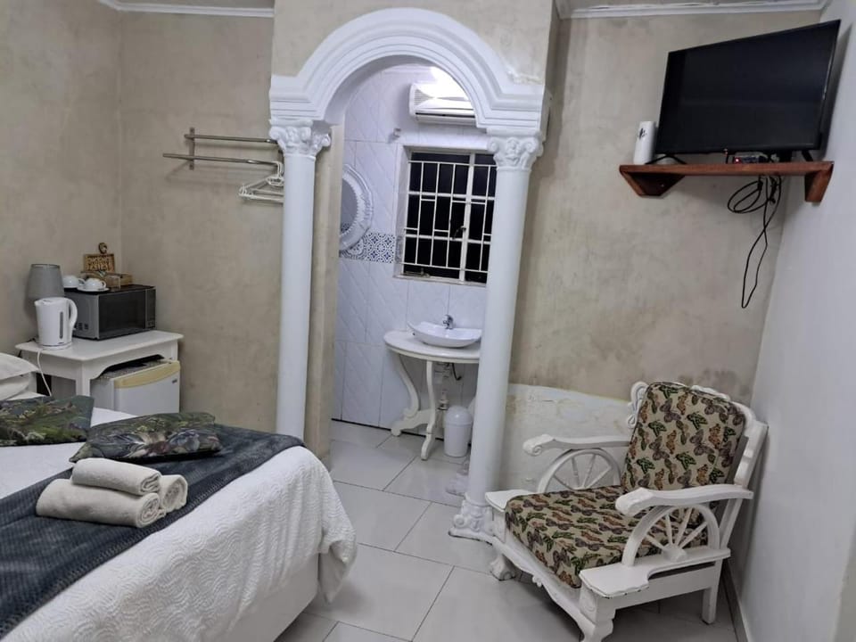 Bed, Bathroom