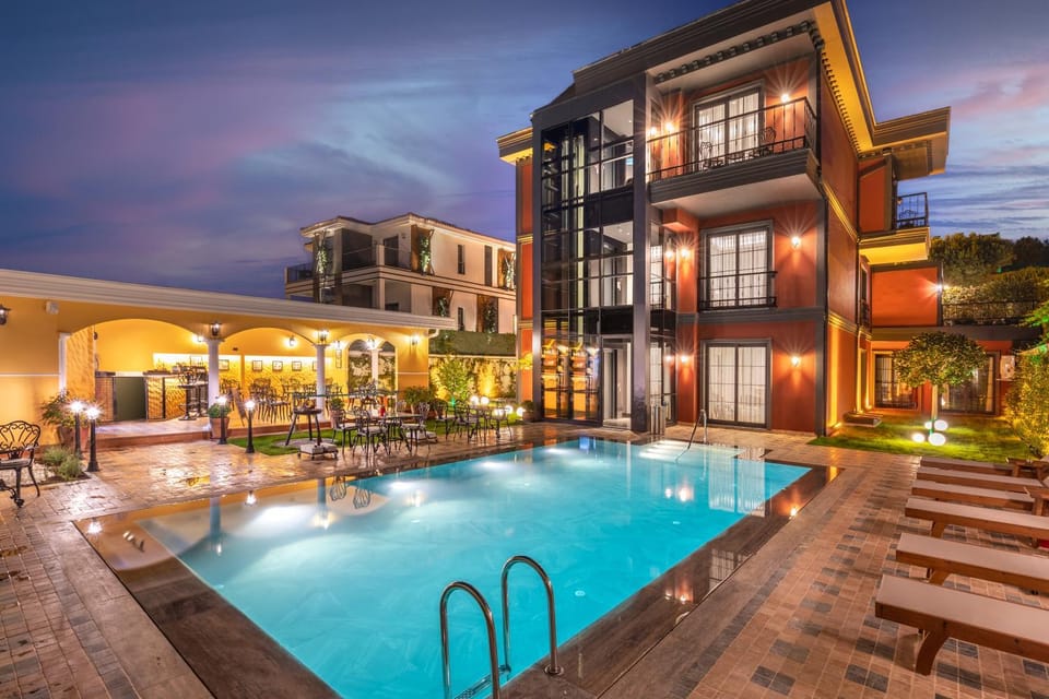 Property building, Restaurant/places to eat, Swimming pool, Breakfast