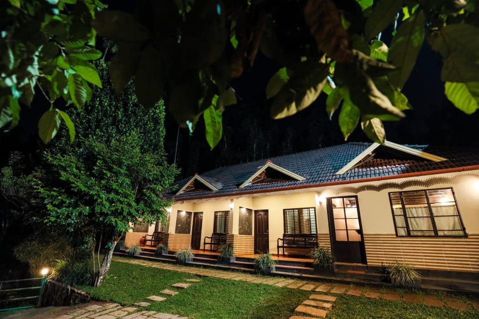Property building, Facade/entrance, Night