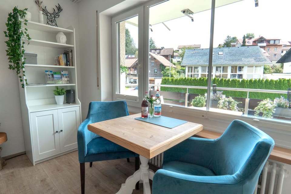 View (from property/room), Balcony/Terrace, Living room, Seating area, Dining area