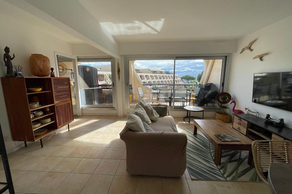Le Port Camargue - 2 bedrooms air conditioning terrace and swimming pool! House in Le Grau-du-Roi