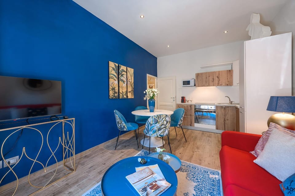 Communal lounge/ TV room, TV and multimedia, Kitchen or kitchenette, Living room, Seating area, Dining area