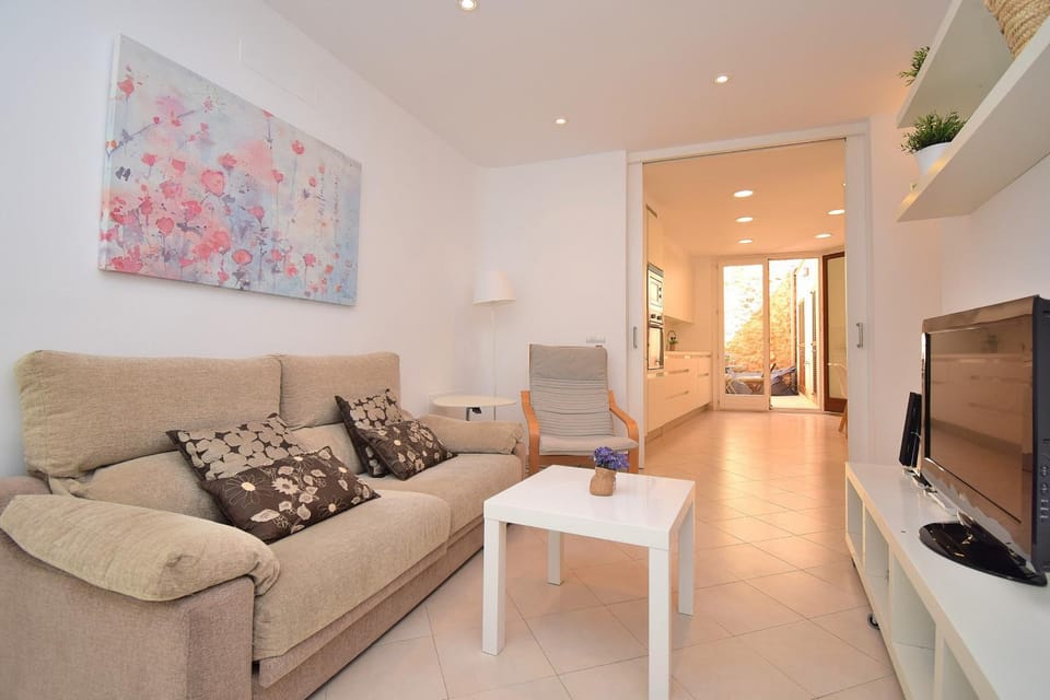 Patio, TV and multimedia, Kitchen or kitchenette, Living room, Lobby or reception, Seating area, Inner courtyard view