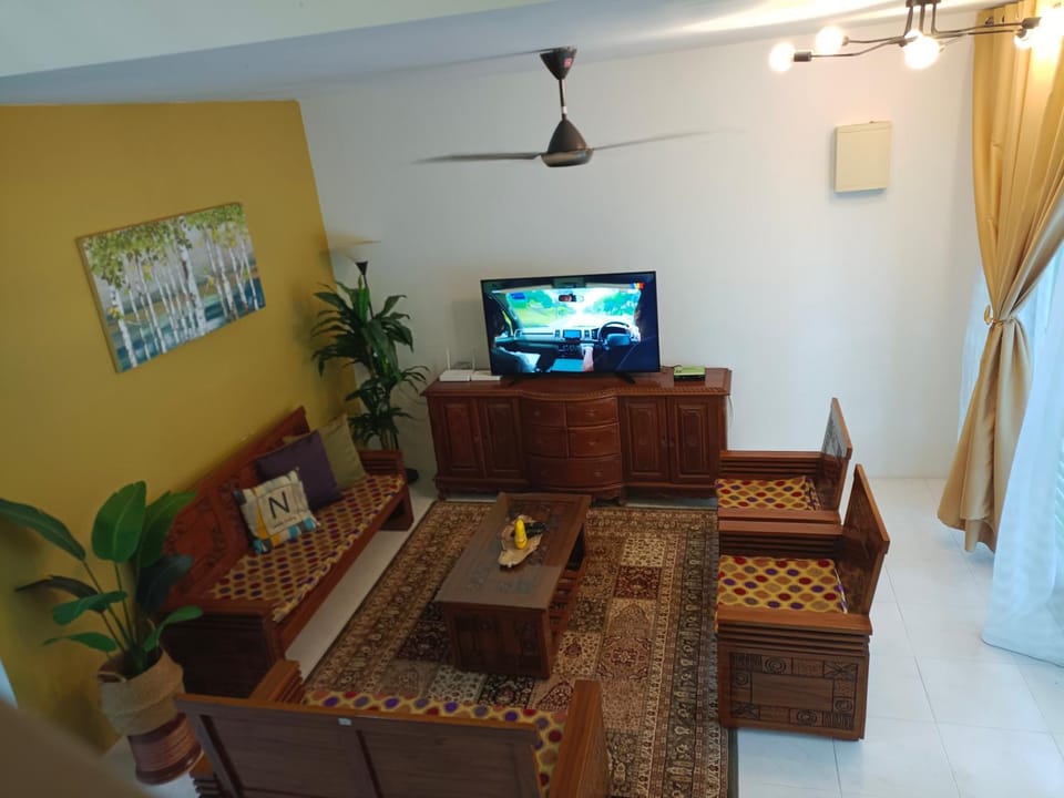 TV and multimedia, Living room, Evening entertainment