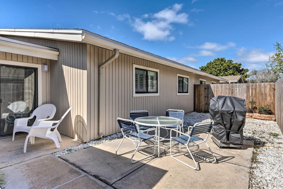 Half-Mi to Beach Access: Sunny Miramar Villa! House in Miramar Beach