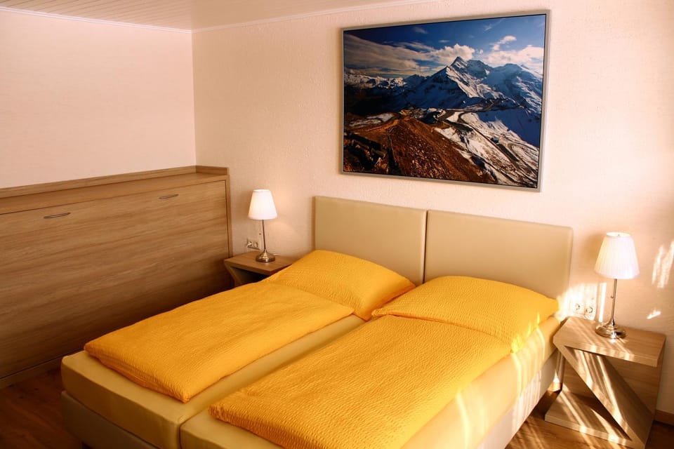 Bed, Photo of the whole room, Decorative detail