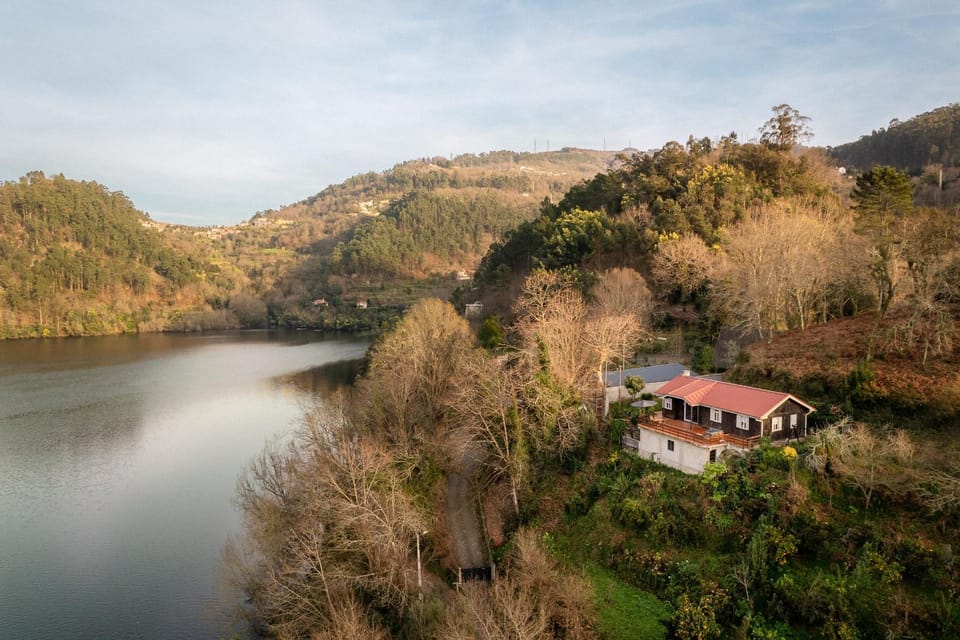 Property building, Bird's eye view, Lake view, Mountain view