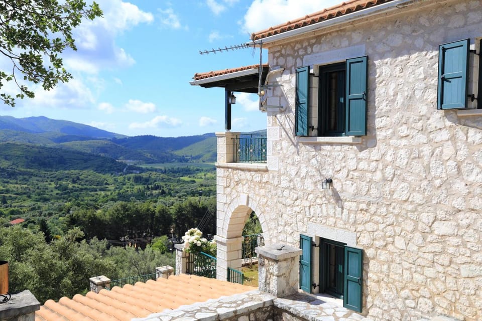 Property building, Balcony/Terrace, Mountain view