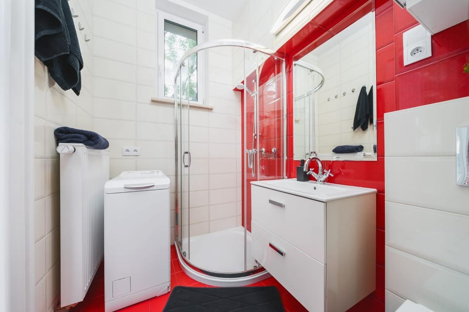 Shower, Toilet, internet, washing machine