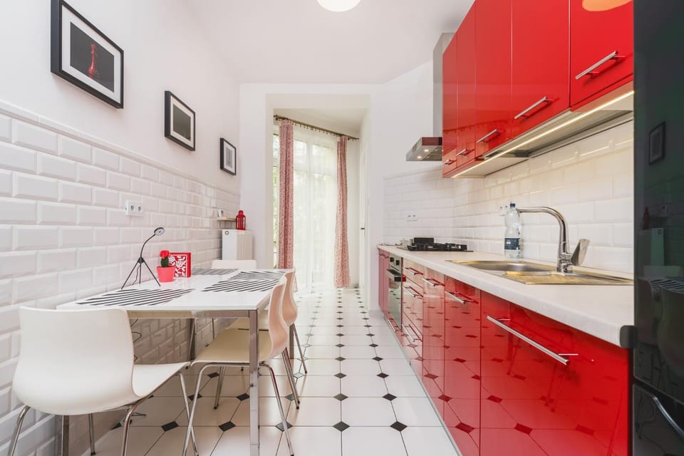 Kitchen or kitchenette, Dining area, stove